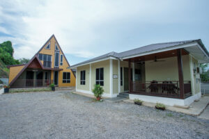 旺卓经营的“Desa Wan”民宿，主打设计独特的现代化住宿。