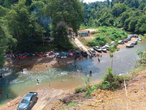 双溪美拉登友休闲公园周末热闹景象。