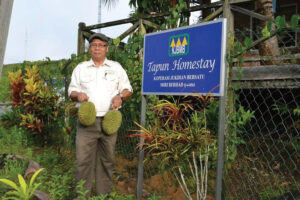 马鲁帝县议员卓英卓。